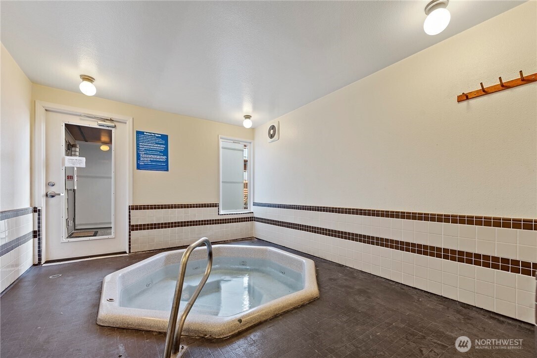 10501 8th Avenue NE #111, Seattle, WA 98125