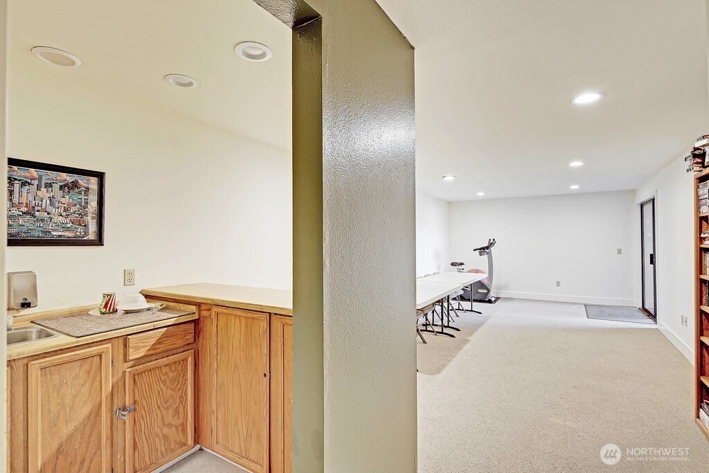 10501 8th Avenue NE #111, Seattle, WA 98125