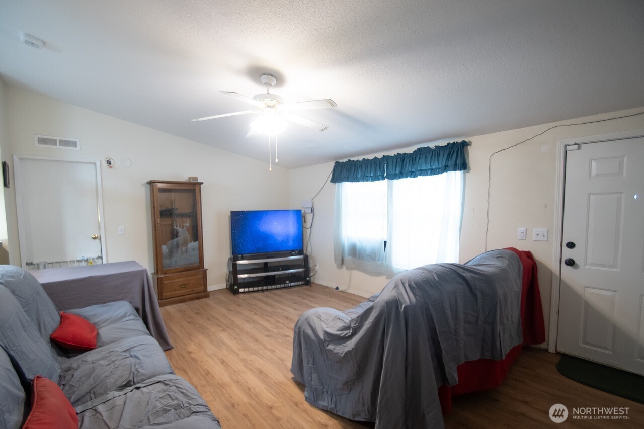 307 S 3rd Ave , Pe Ell, WA 98572