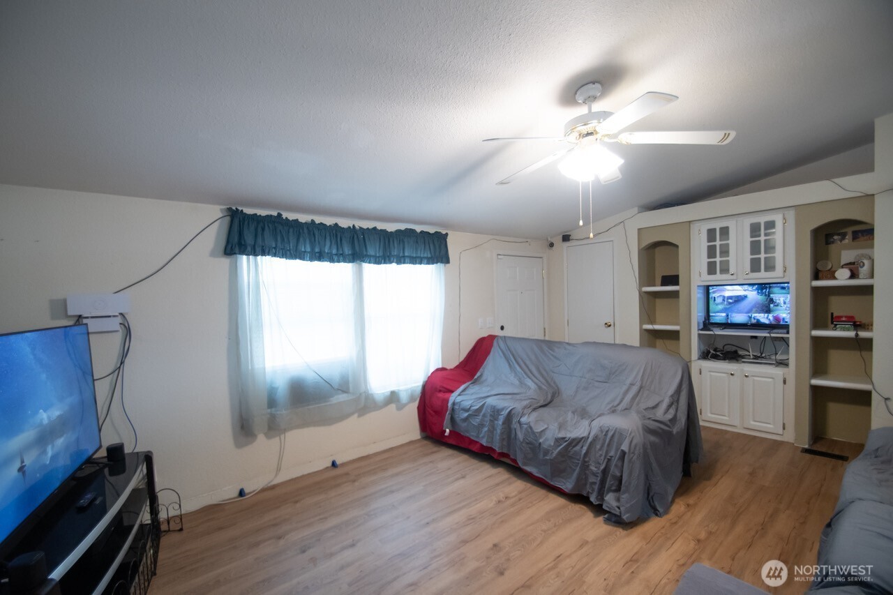 307 S 3rd Ave , Pe Ell, WA 98572