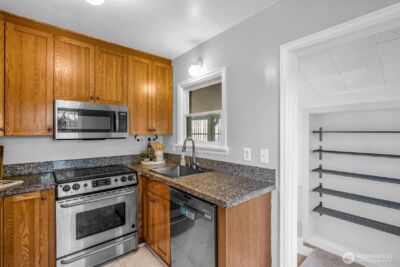 2301 Delmar Drive E, Seattle, WA 98102 - Photo 11