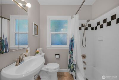 2301 Delmar Drive E, Seattle, WA 98102 - Photo 18