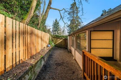 2301 Delmar Drive E, Seattle, WA 98102 - Photo 37