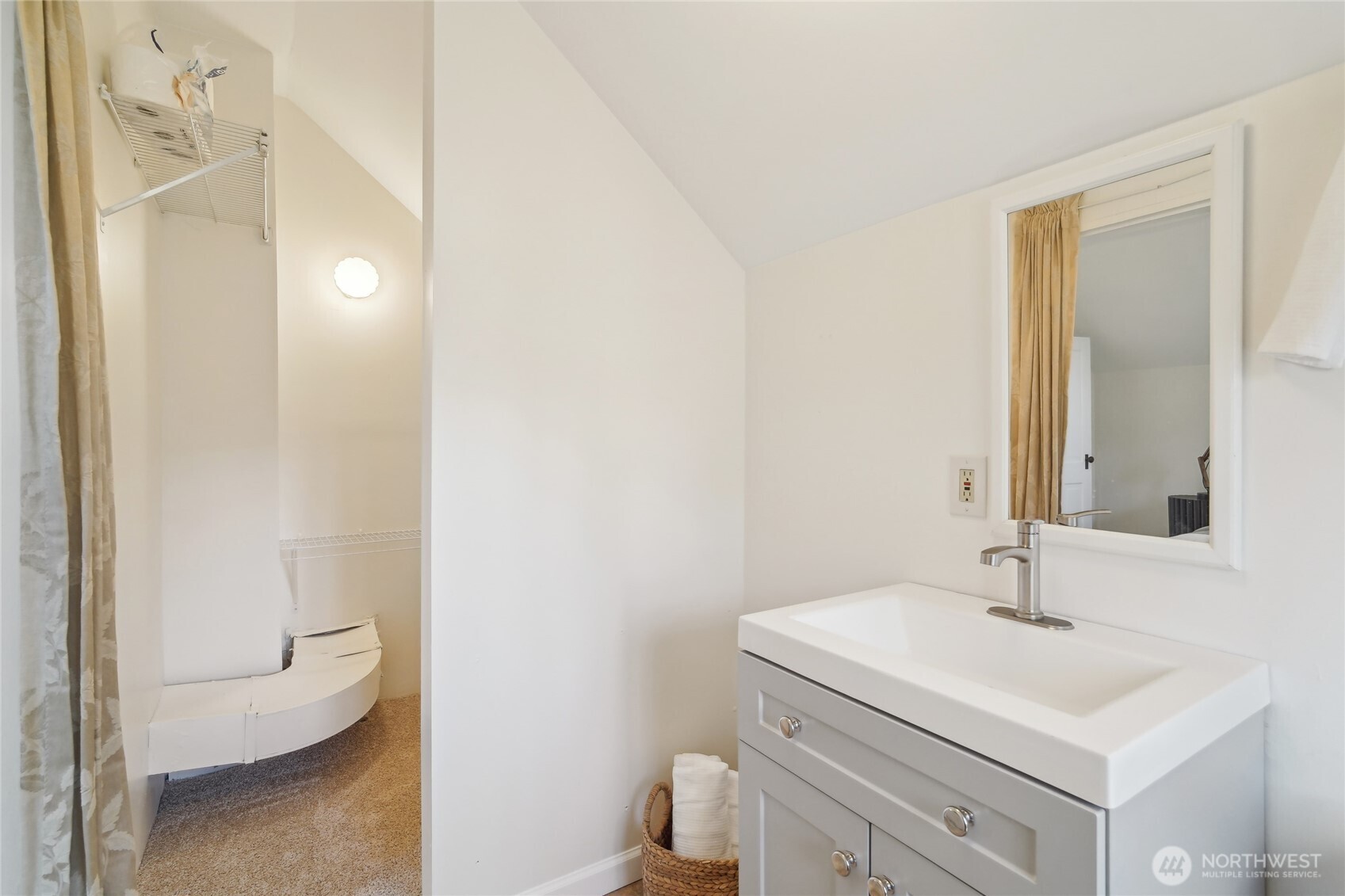 1420 N 50th Street , Seattle, WA 98103