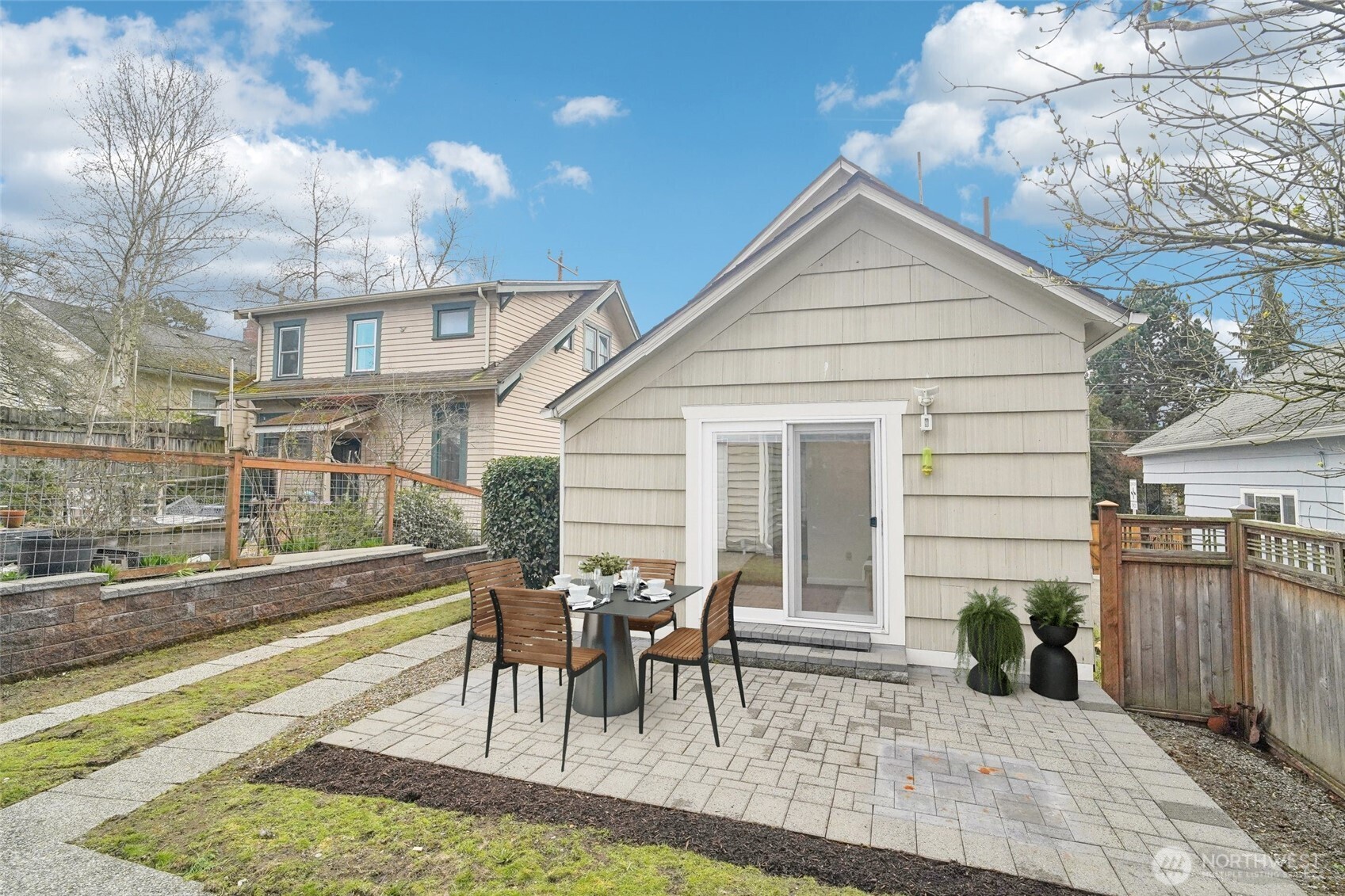 1420 N 50th Street , Seattle, WA 98103