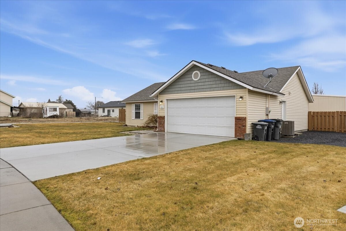 1101 W Luta Street , Moses Lake, WA 98837