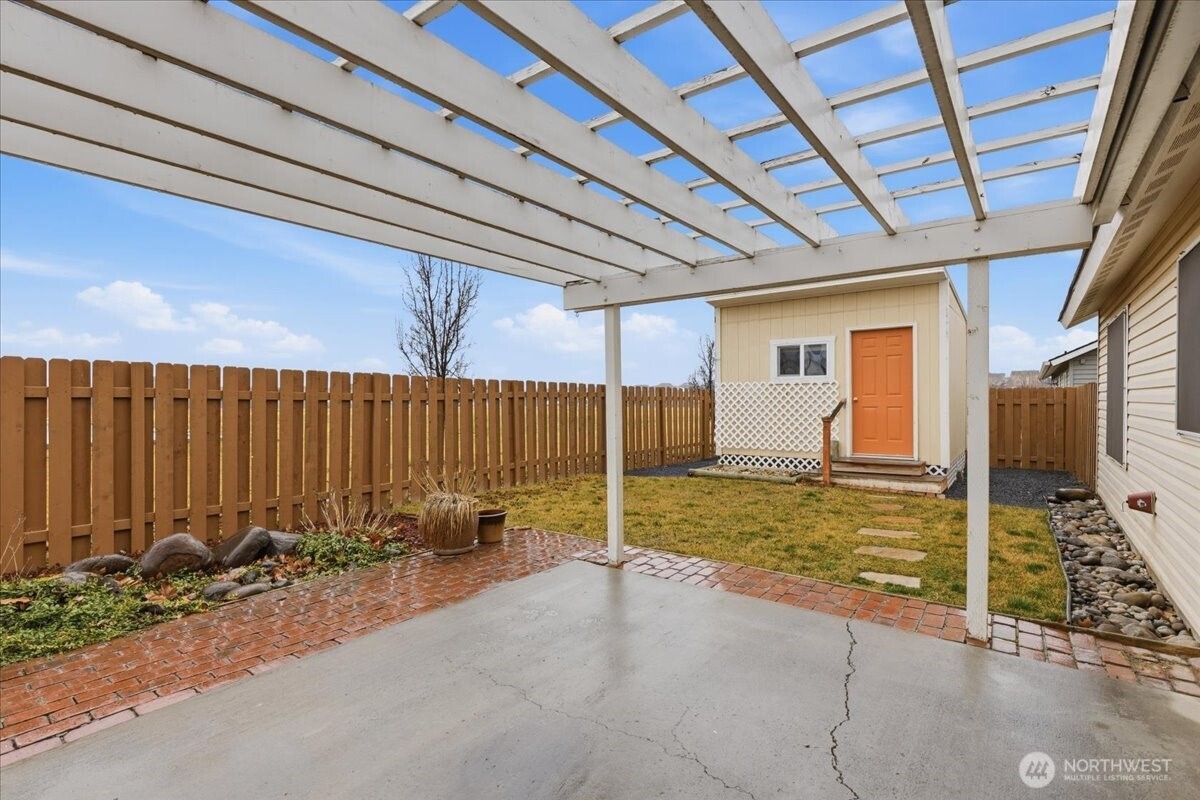 1101 W Luta Street , Moses Lake, WA 98837