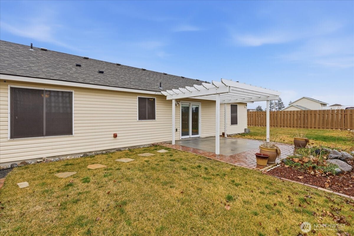 1101 W Luta Street , Moses Lake, WA 98837