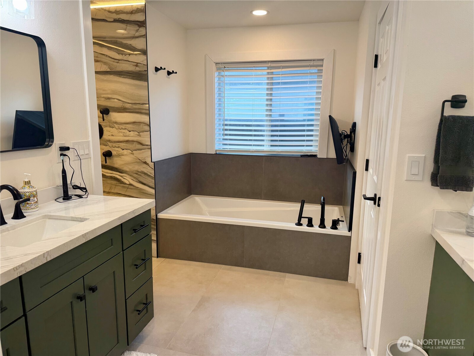 432 8th Street , Blaine, WA 98230