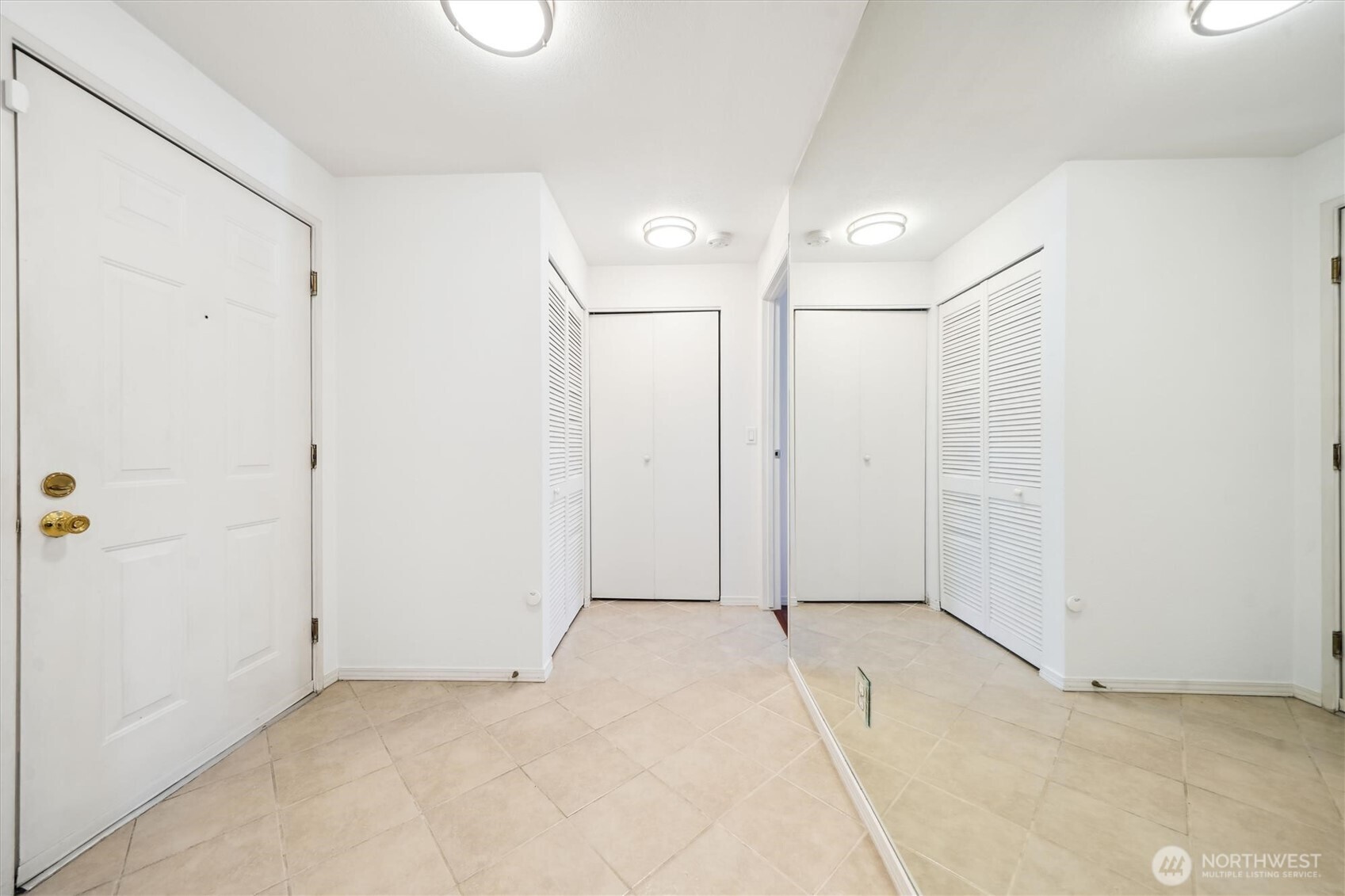 5813 S 238th CT #F2, Kent, WA 98032