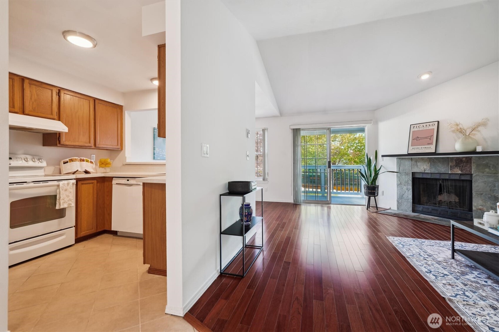 5813 S 238th CT #F2, Kent, WA 98032