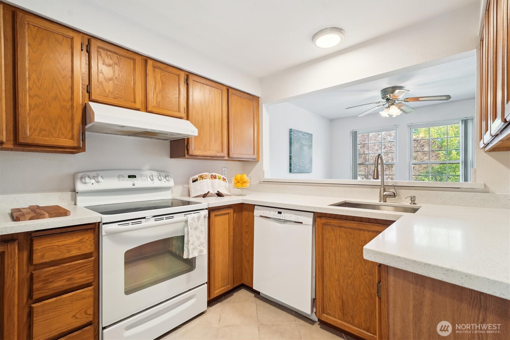 5813 S 238th CT #F2, Kent, WA 98032