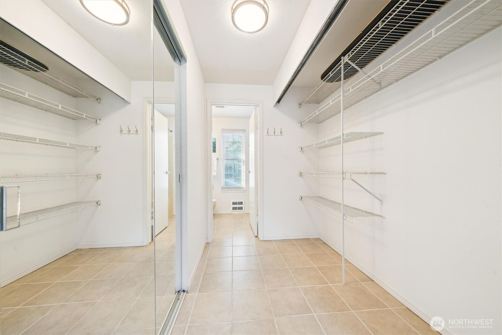 5813 S 238th CT #F2, Kent, WA 98032