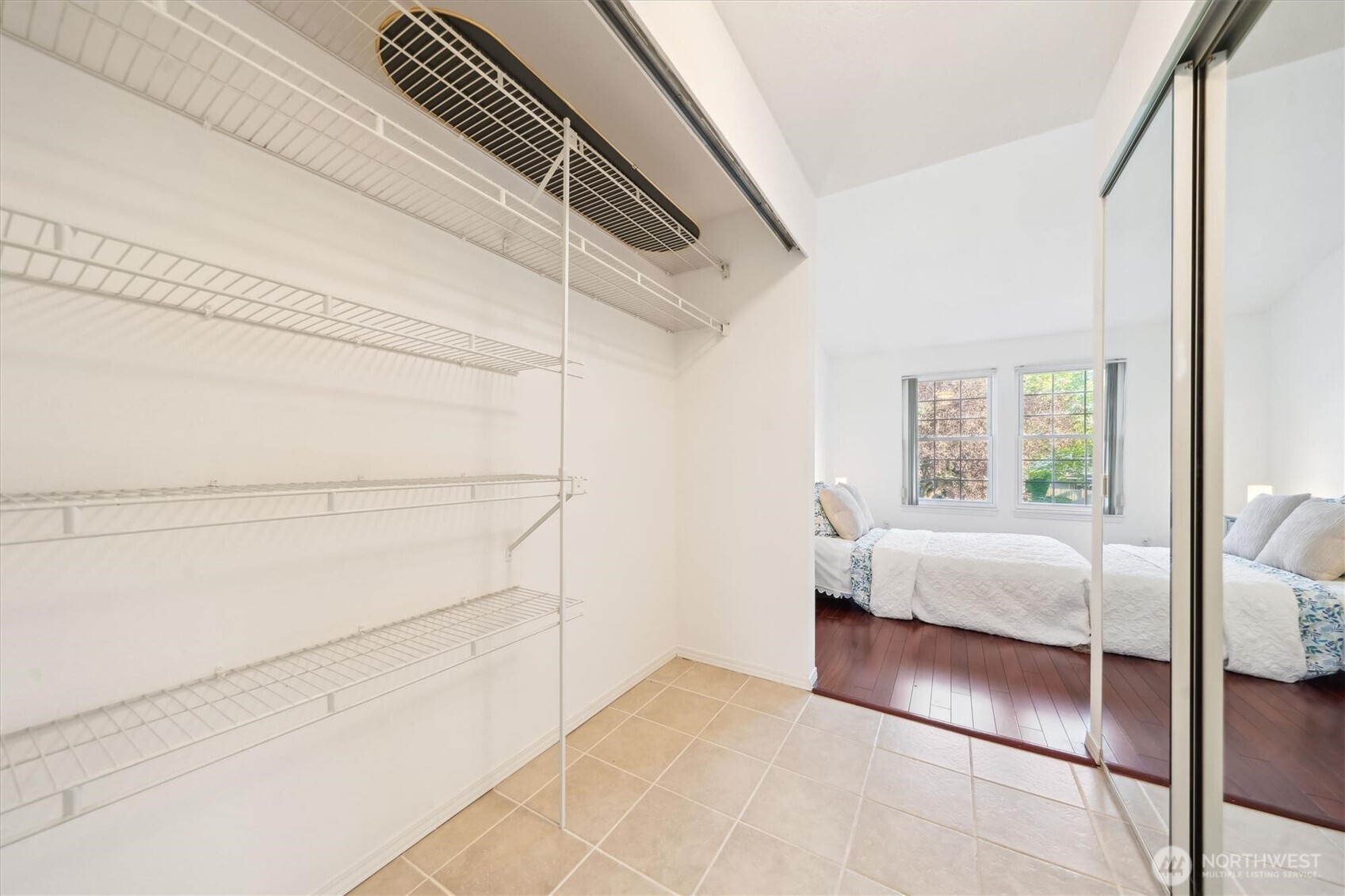 5813 S 238th CT #F2, Kent, WA 98032