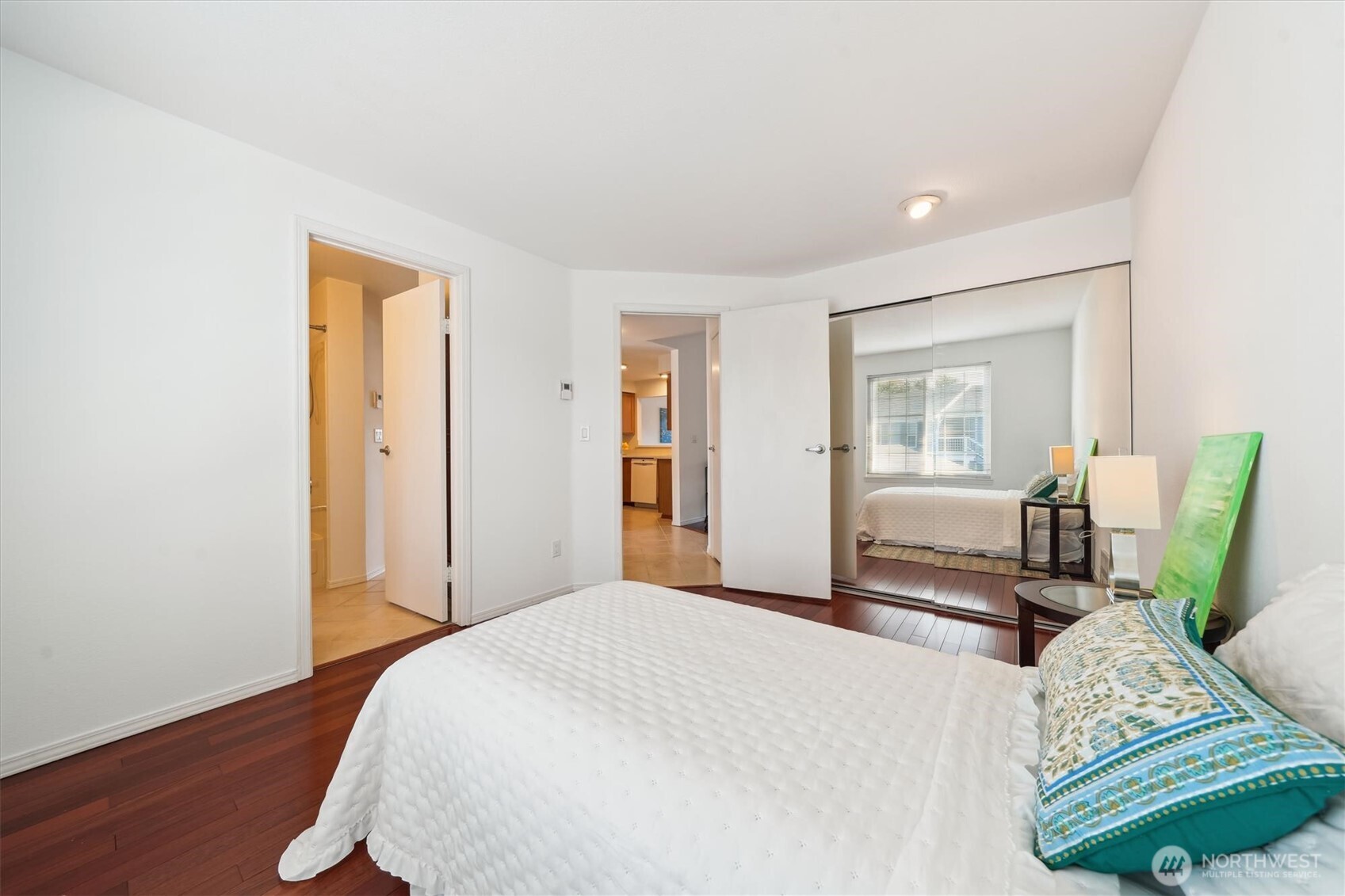 5813 S 238th CT #F2, Kent, WA 98032