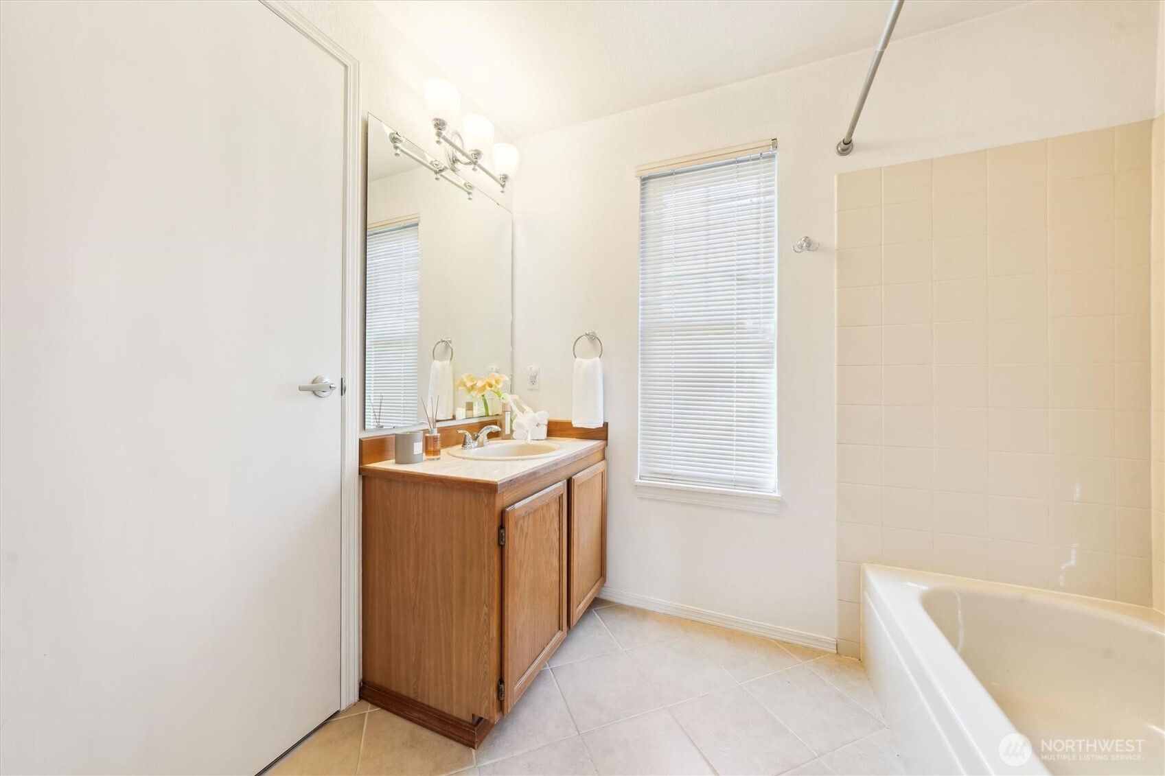 5813 S 238th CT #F2, Kent, WA 98032