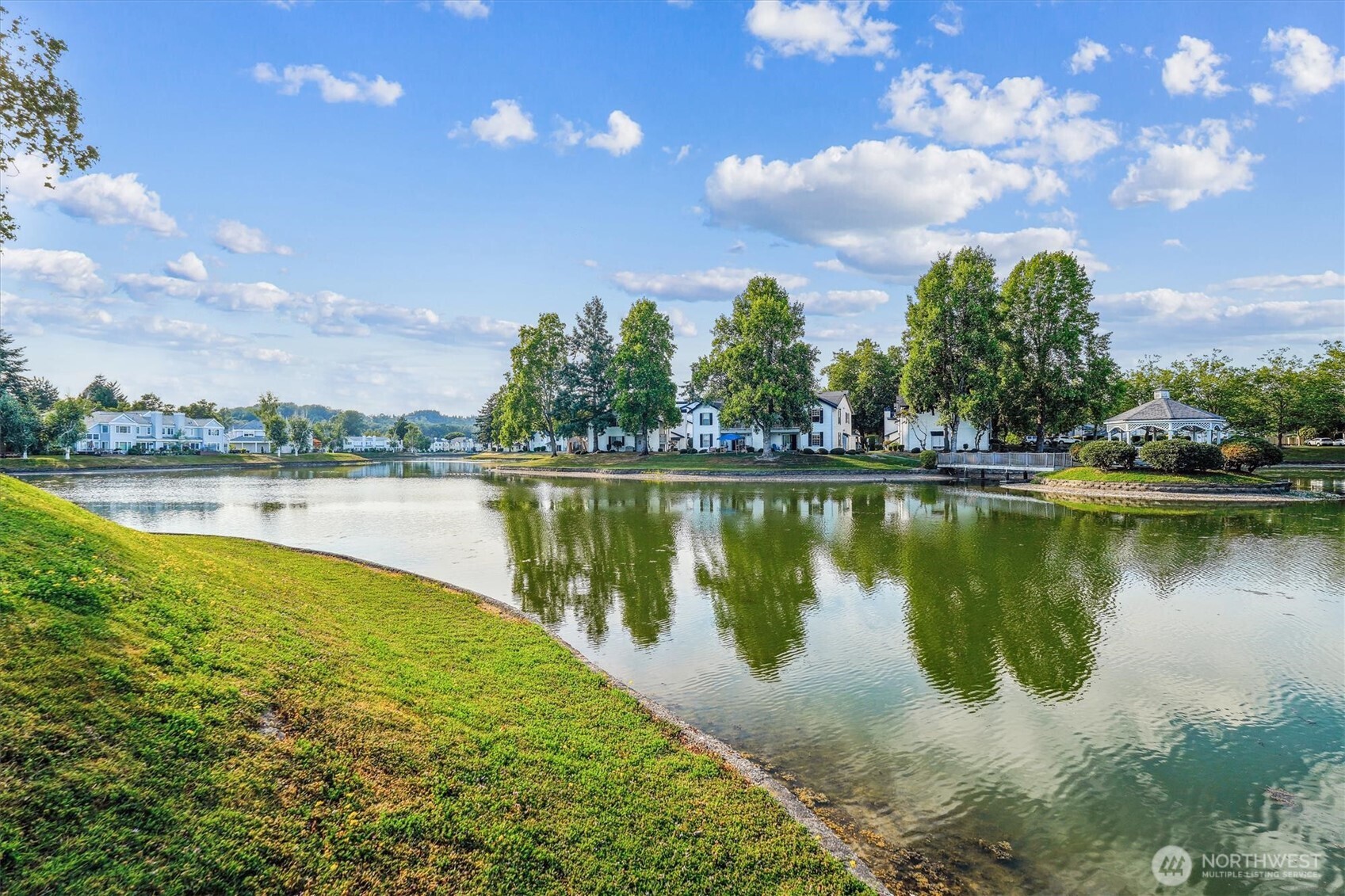 5813 S 238th CT #F2, Kent, WA 98032