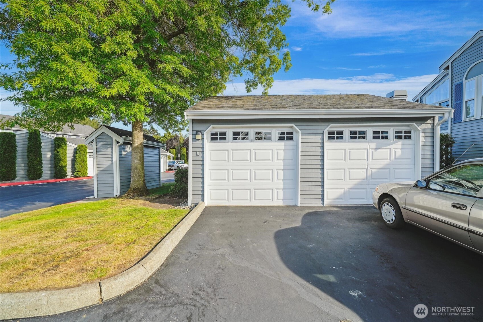 5813 S 238th CT #F2, Kent, WA 98032