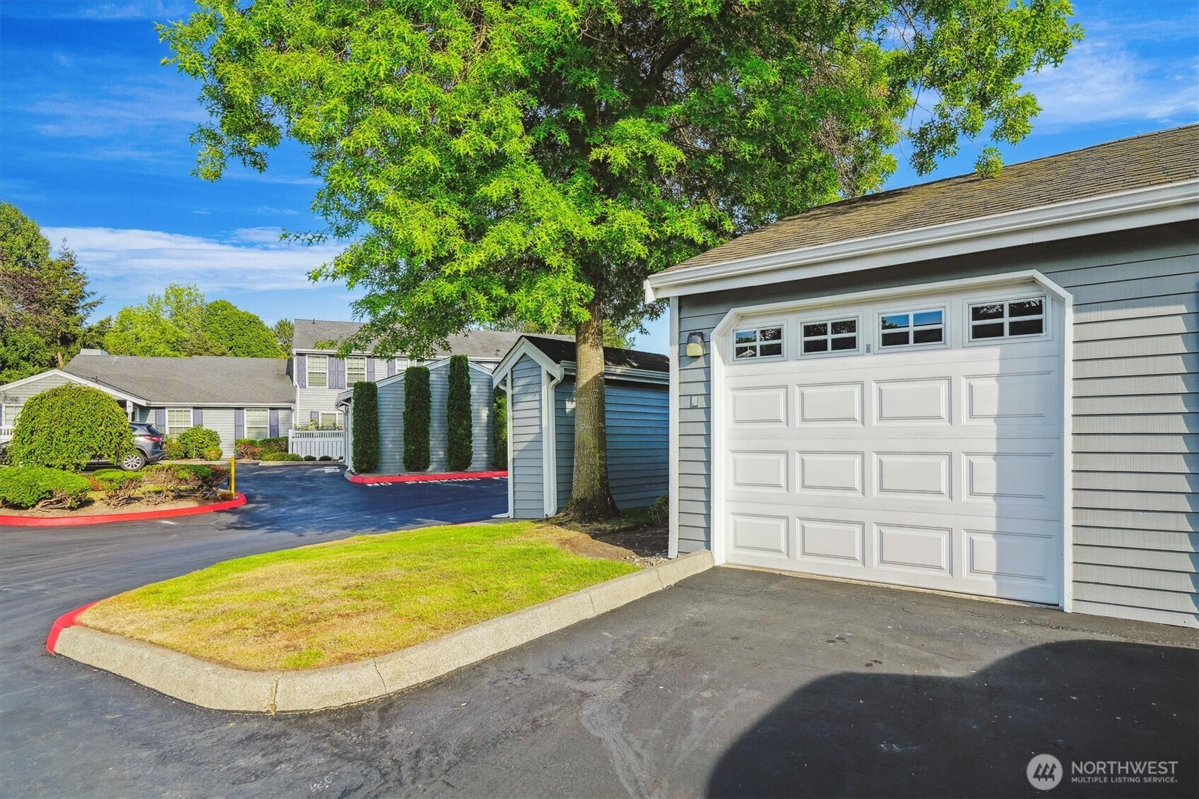 5813 S 238th CT #F2, Kent, WA 98032