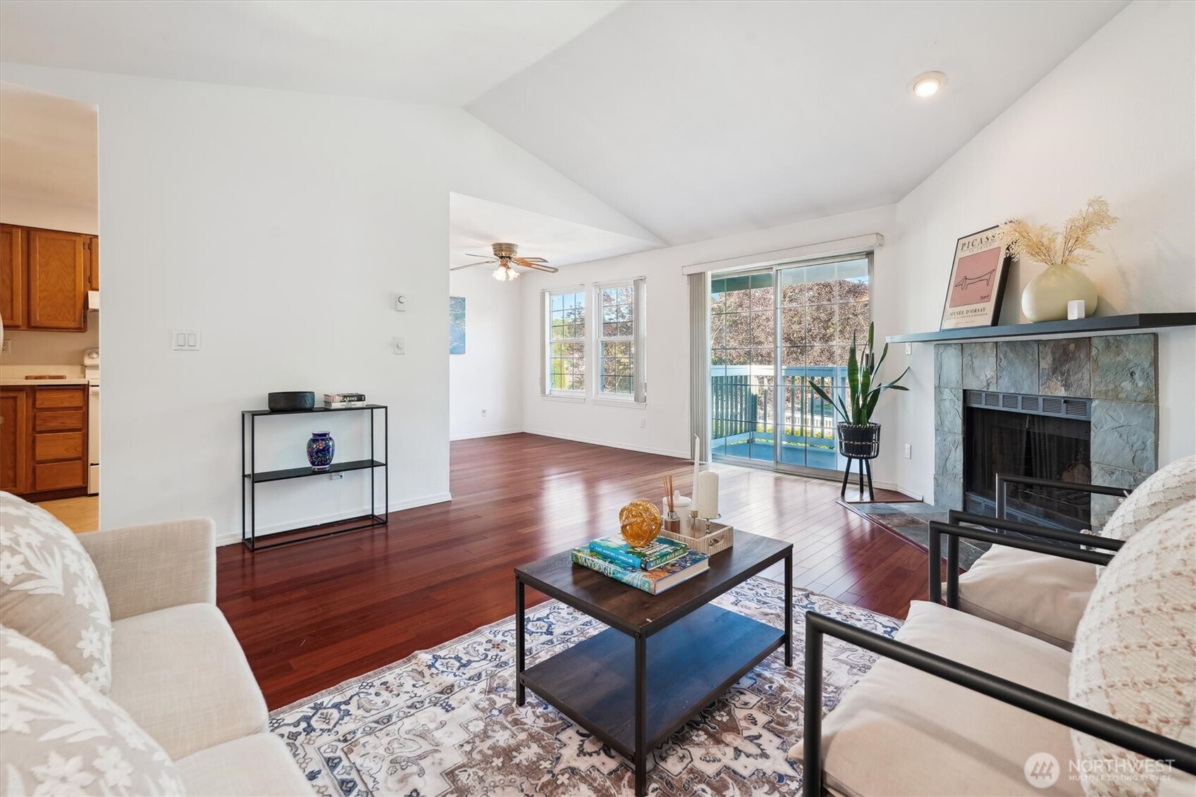 5813 S 238th CT #F2, Kent, WA 98032