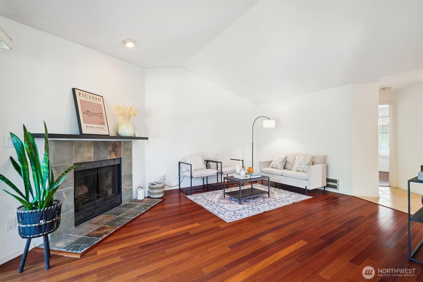 5813 S 238th CT #F2, Kent, WA 98032