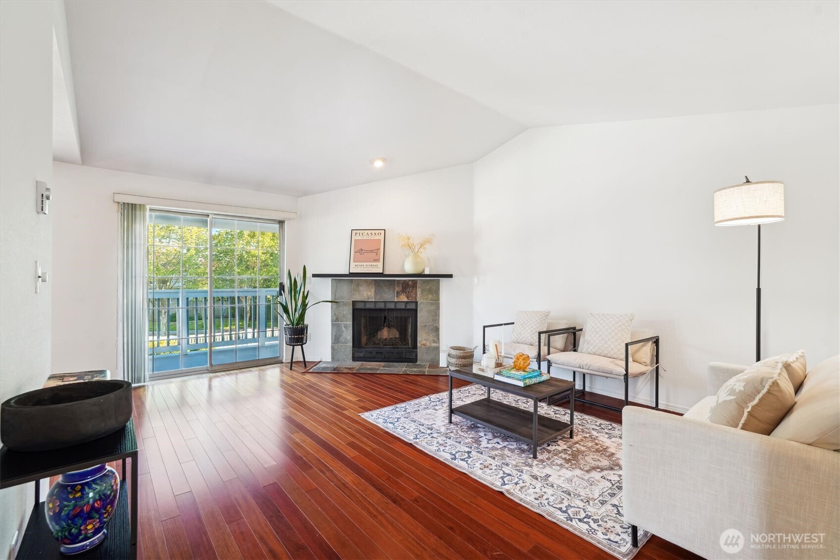 5813 S 238th CT #F2, Kent, WA 98032