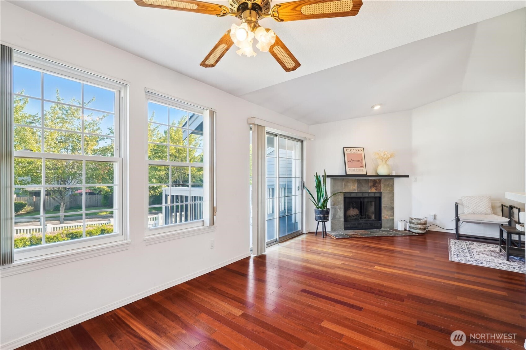 5813 S 238th CT #F2, Kent, WA 98032