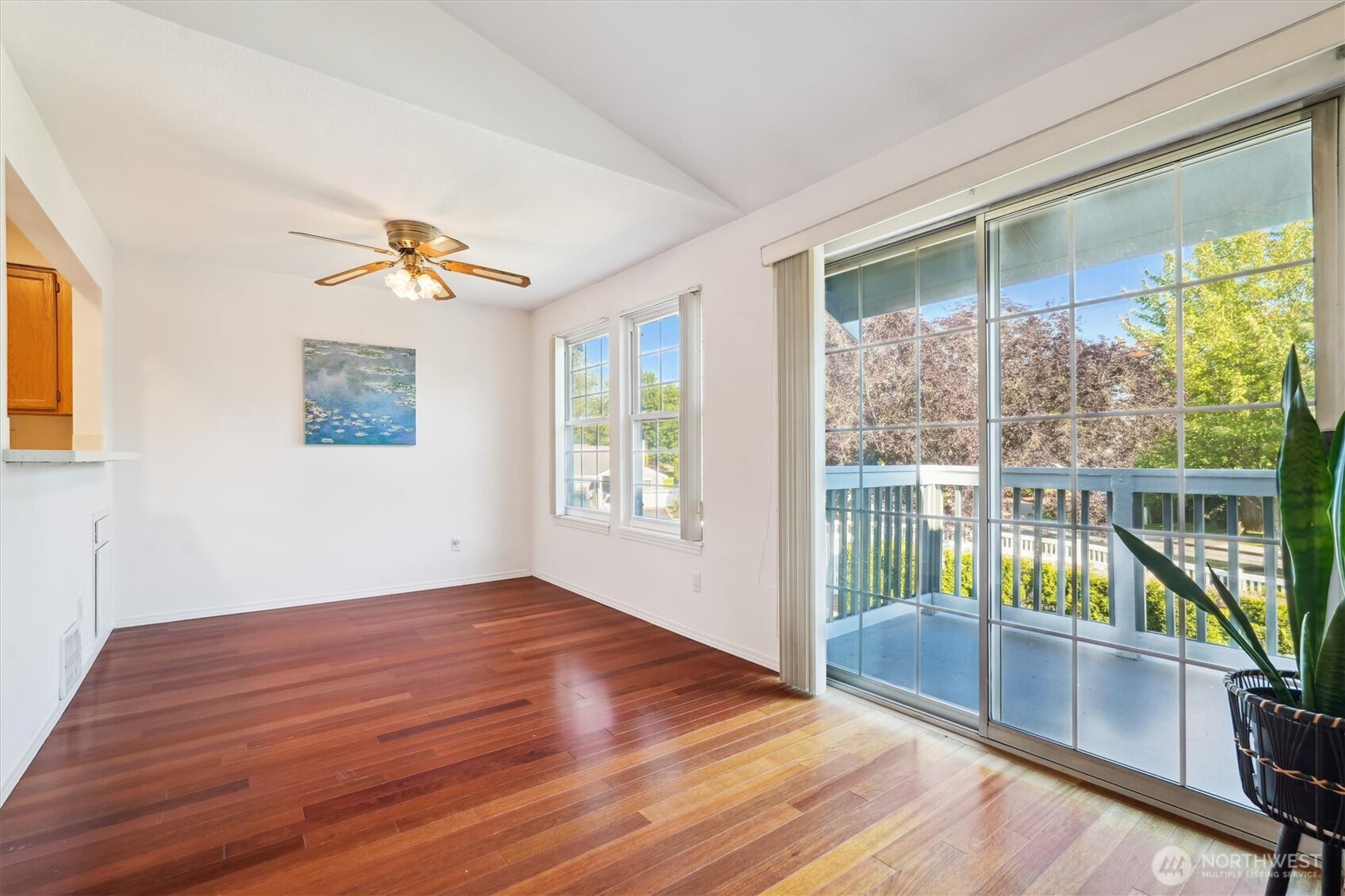 5813 S 238th CT #F2, Kent, WA 98032