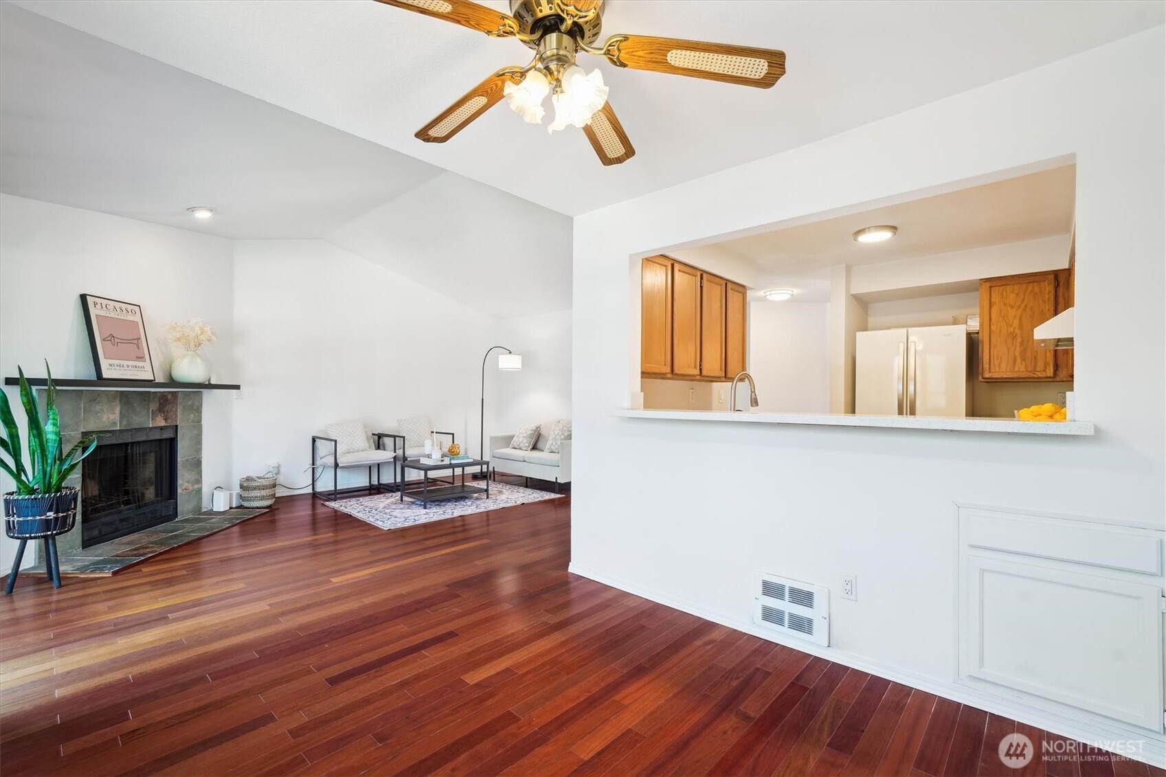 5813 S 238th CT #F2, Kent, WA 98032