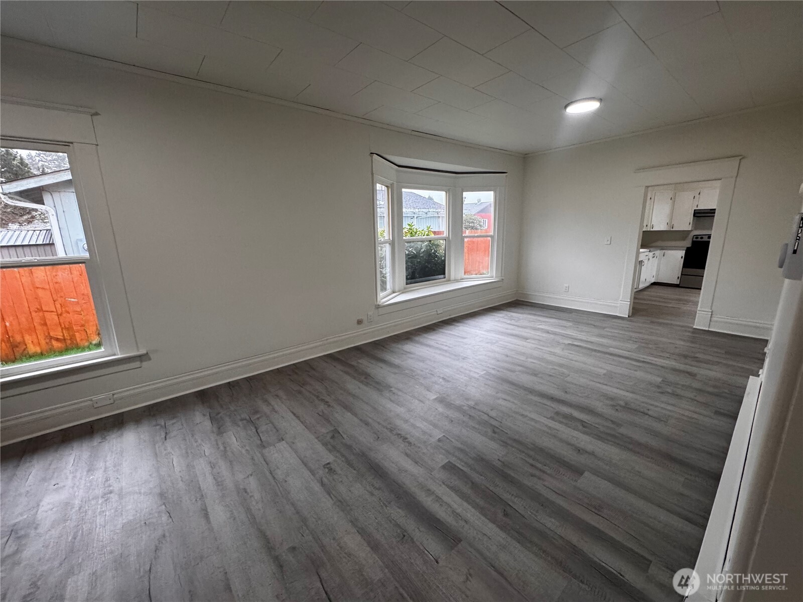 517 Water Street , South Bend, WA 98586