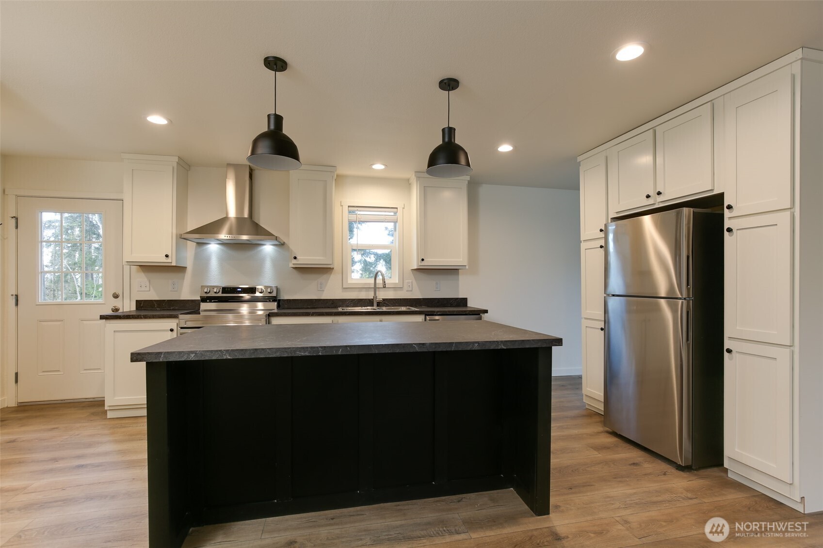 390 Ledgewood Beach Road , Coupeville, WA 98239