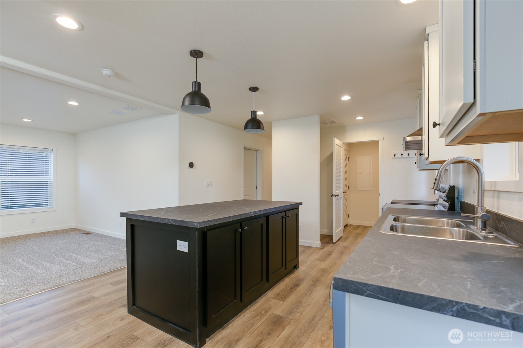 390 Ledgewood Beach Road , Coupeville, WA 98239