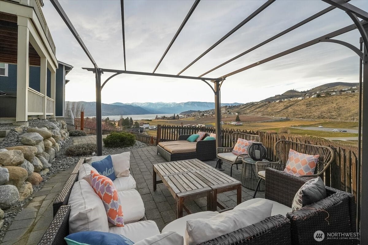 118 Porcupine Lane , Chelan, WA 98816