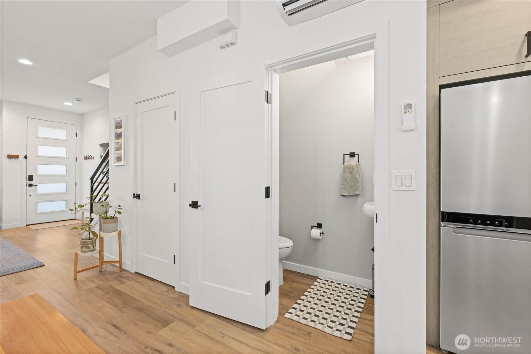 4203 SW Raymond Street , Seattle, WA 98136