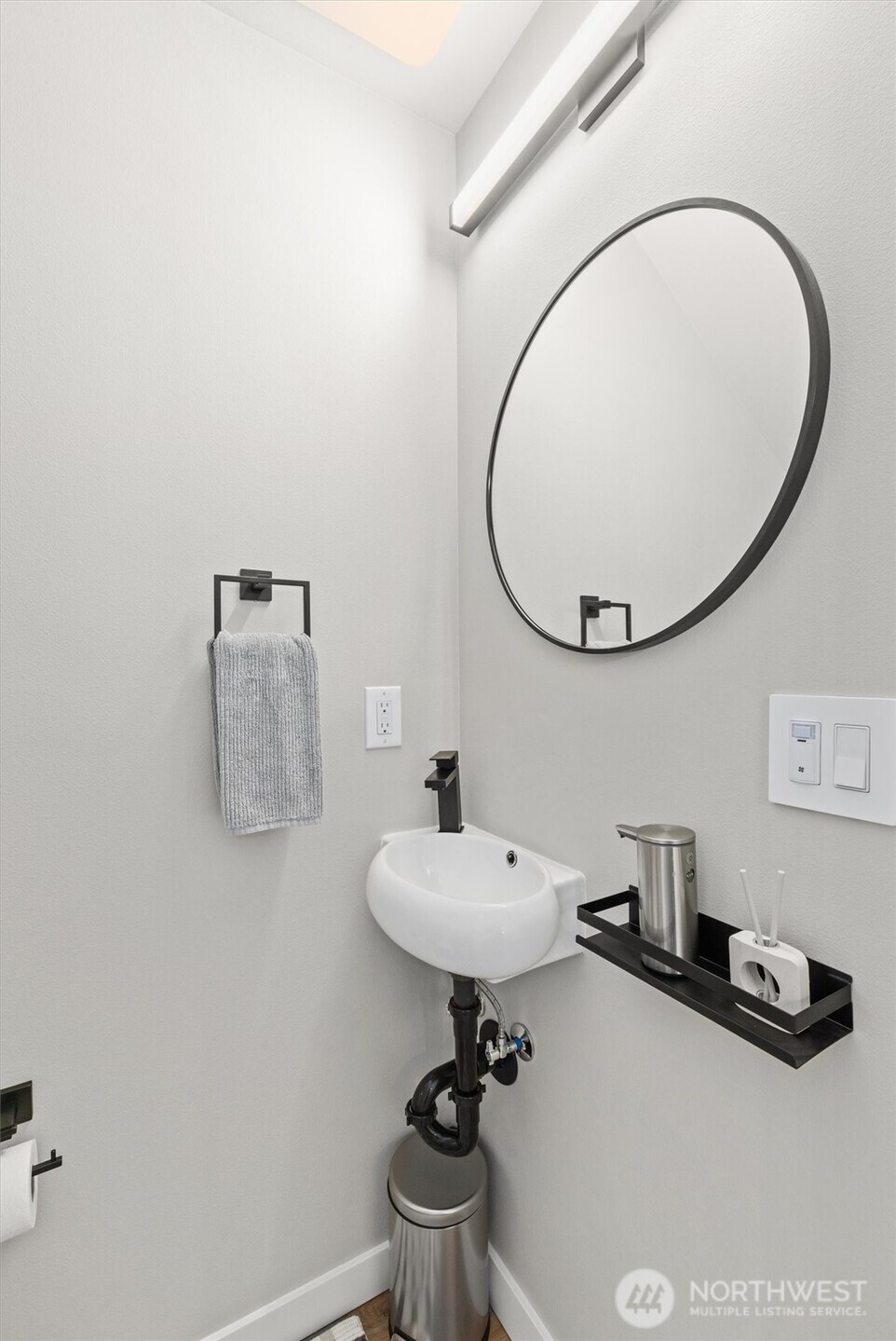 4203 SW Raymond Street , Seattle, WA 98136