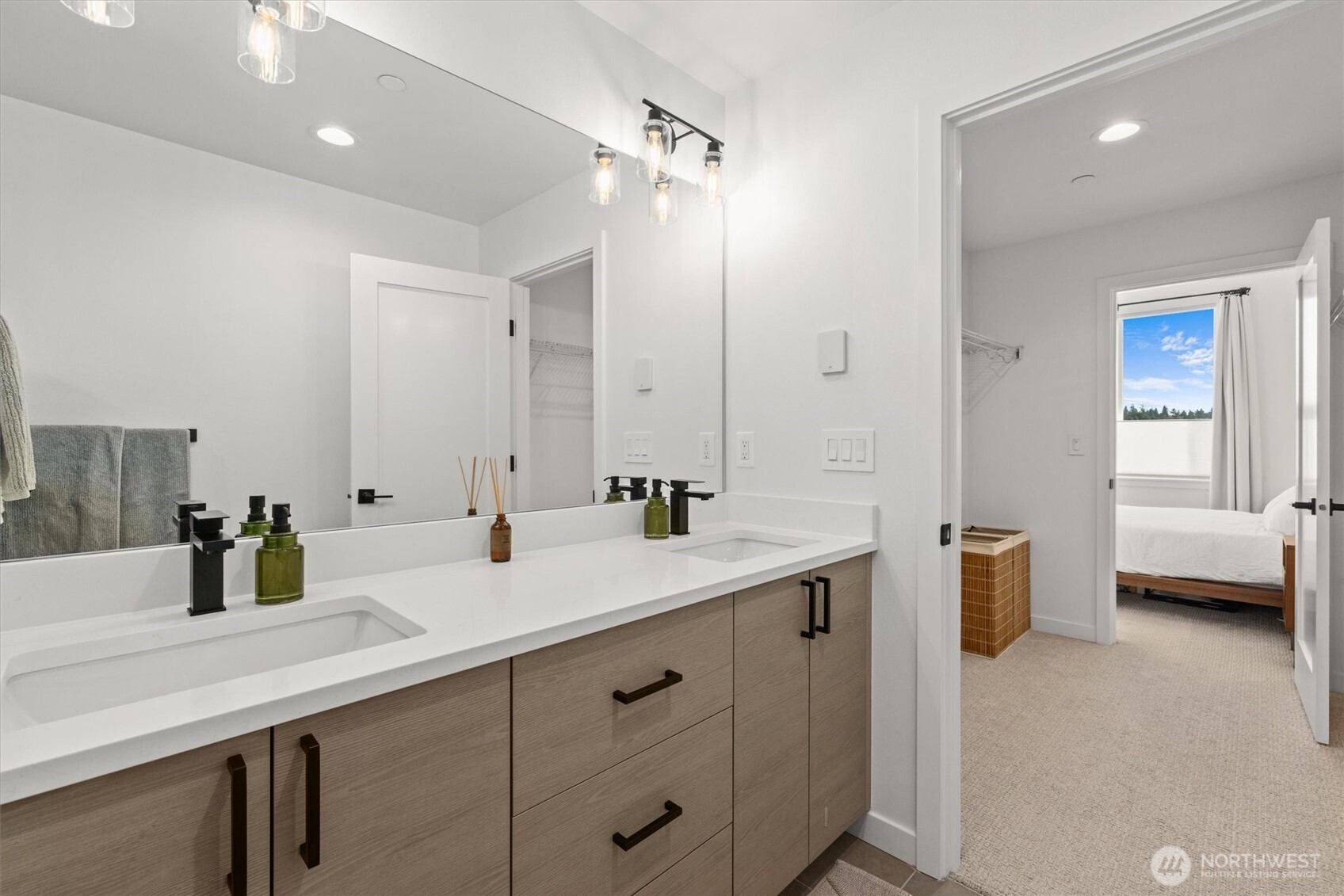 4203 SW Raymond Street , Seattle, WA 98136