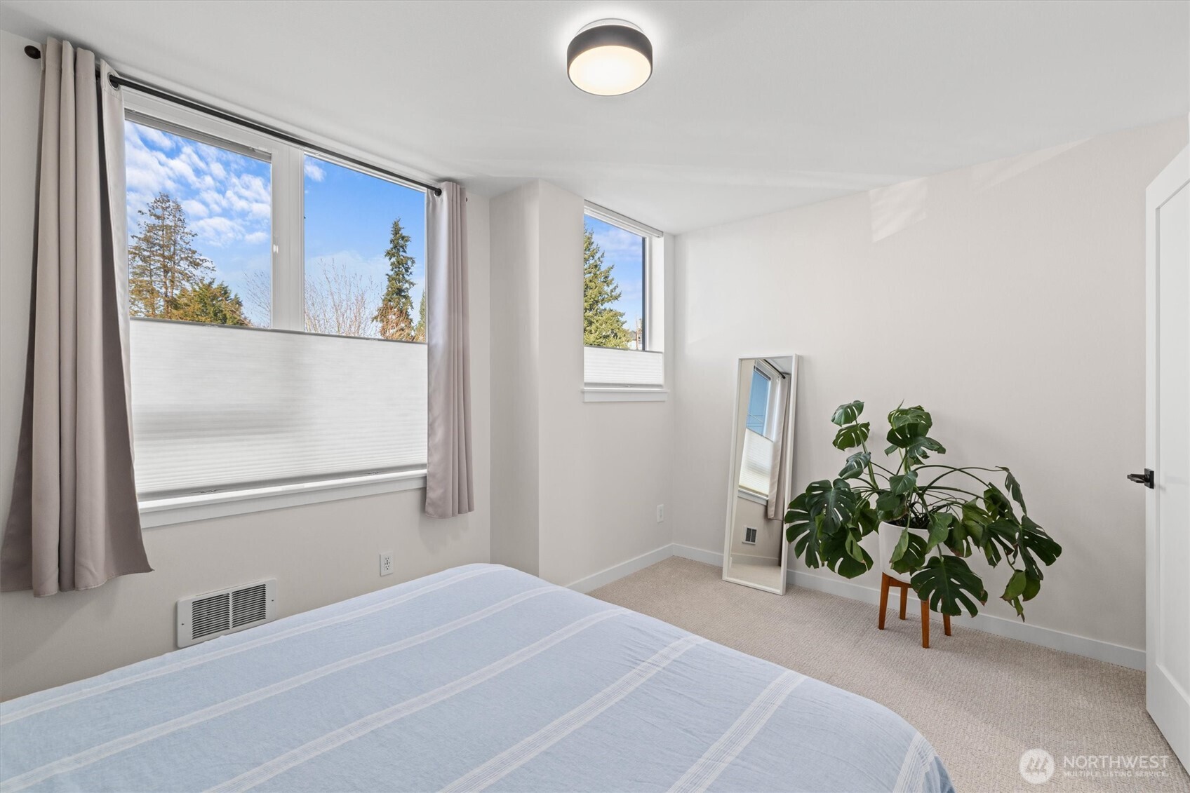 4203 SW Raymond Street , Seattle, WA 98136