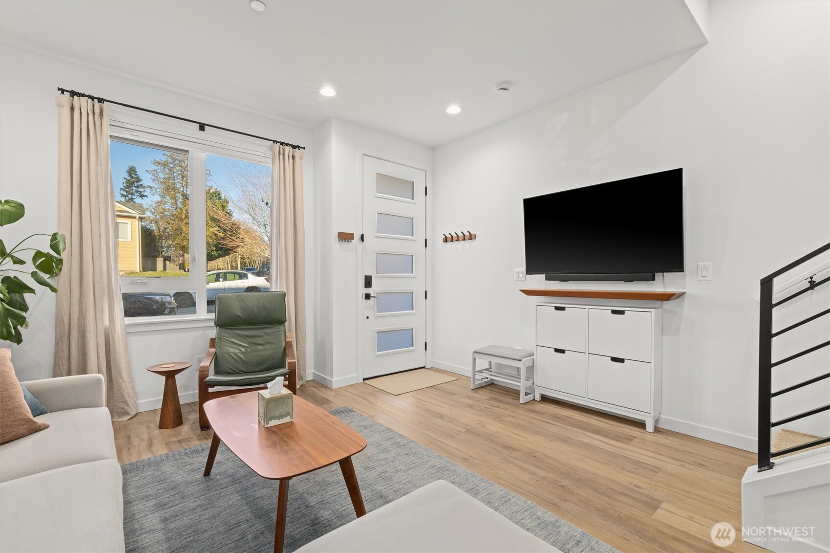 4203 SW Raymond Street , Seattle, WA 98136