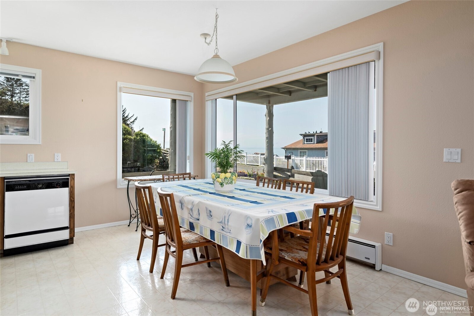 1505 West Beach Road , Oak Harbor, WA 98277