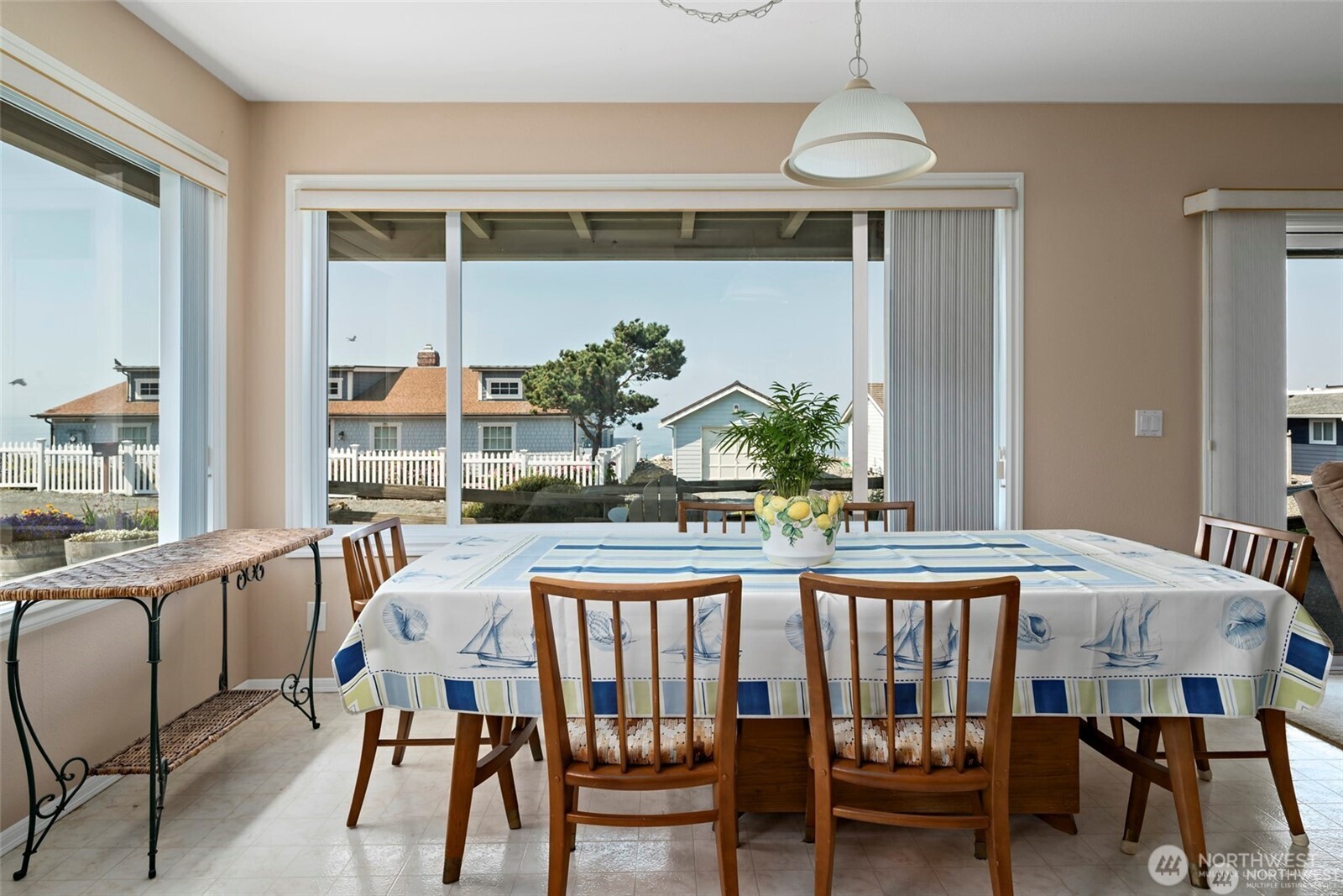 1505 West Beach Road , Oak Harbor, WA 98277