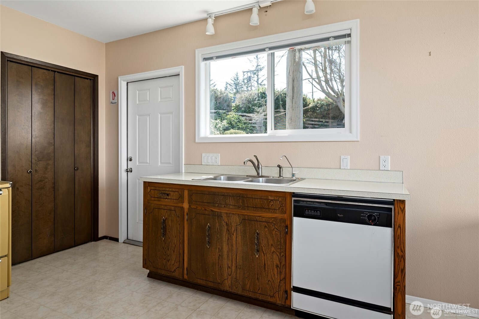 1505 West Beach Road , Oak Harbor, WA 98277