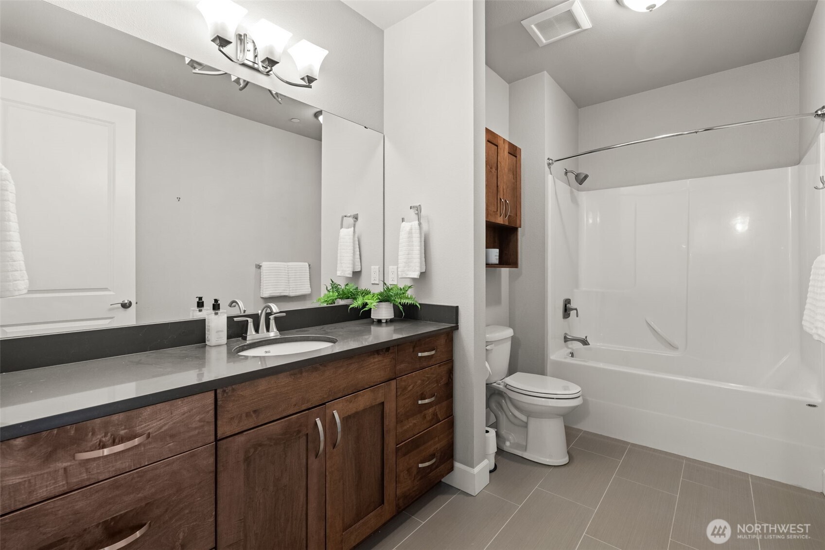 5105 Grand Loop #410, Tacoma, WA 98407-3192