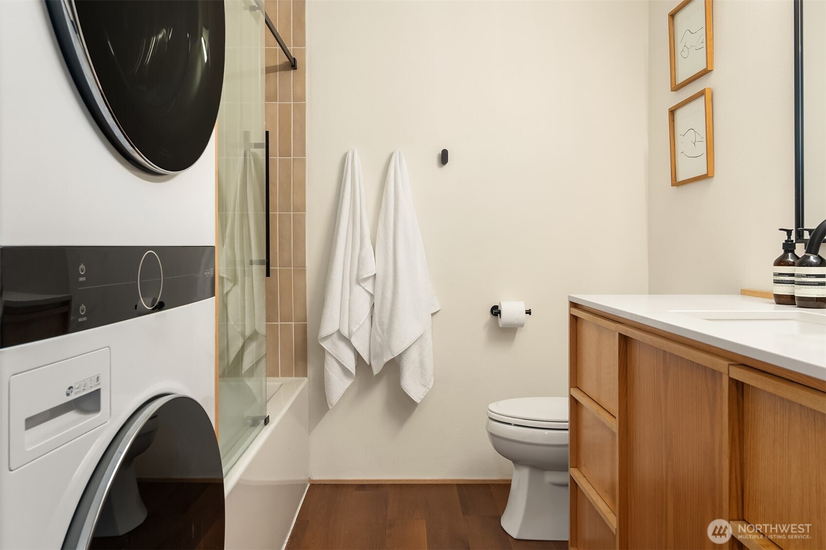 2504 Western Avenue #422, Seattle, WA 98121