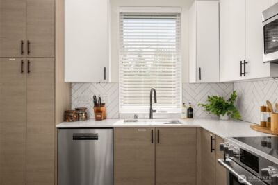 1405 N 103rd Street , Seattle, WA 98133 - Photo 6