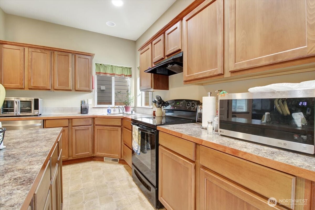 11809 58th Drive NE, Marysville, WA 98271