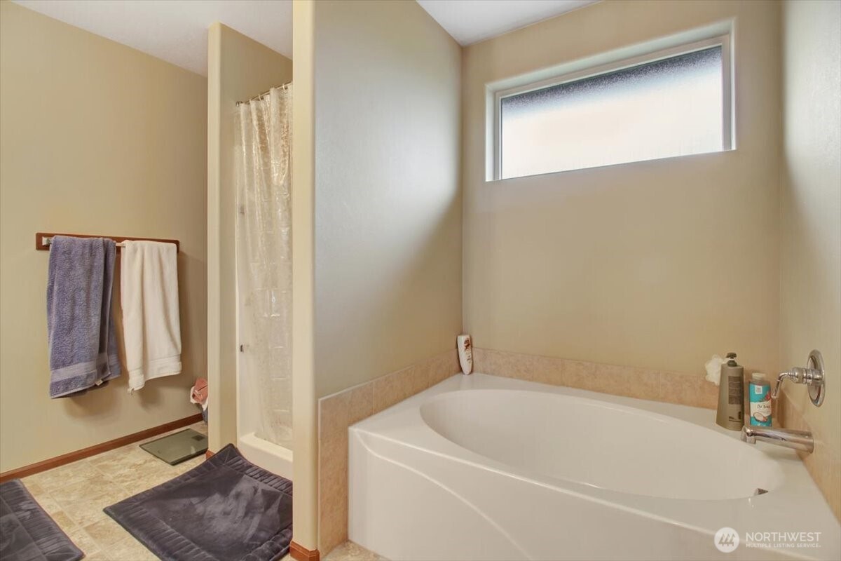 11809 58th Drive NE, Marysville, WA 98271