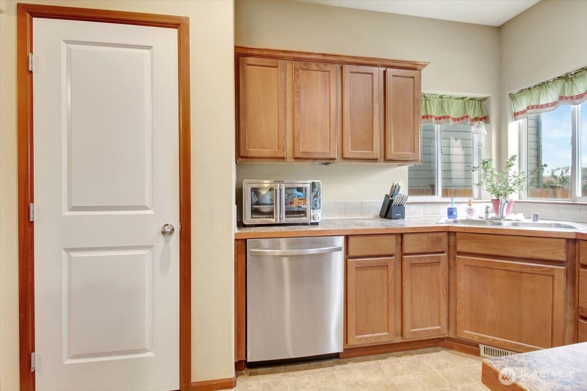 11809 58th Drive NE, Marysville, WA 98271