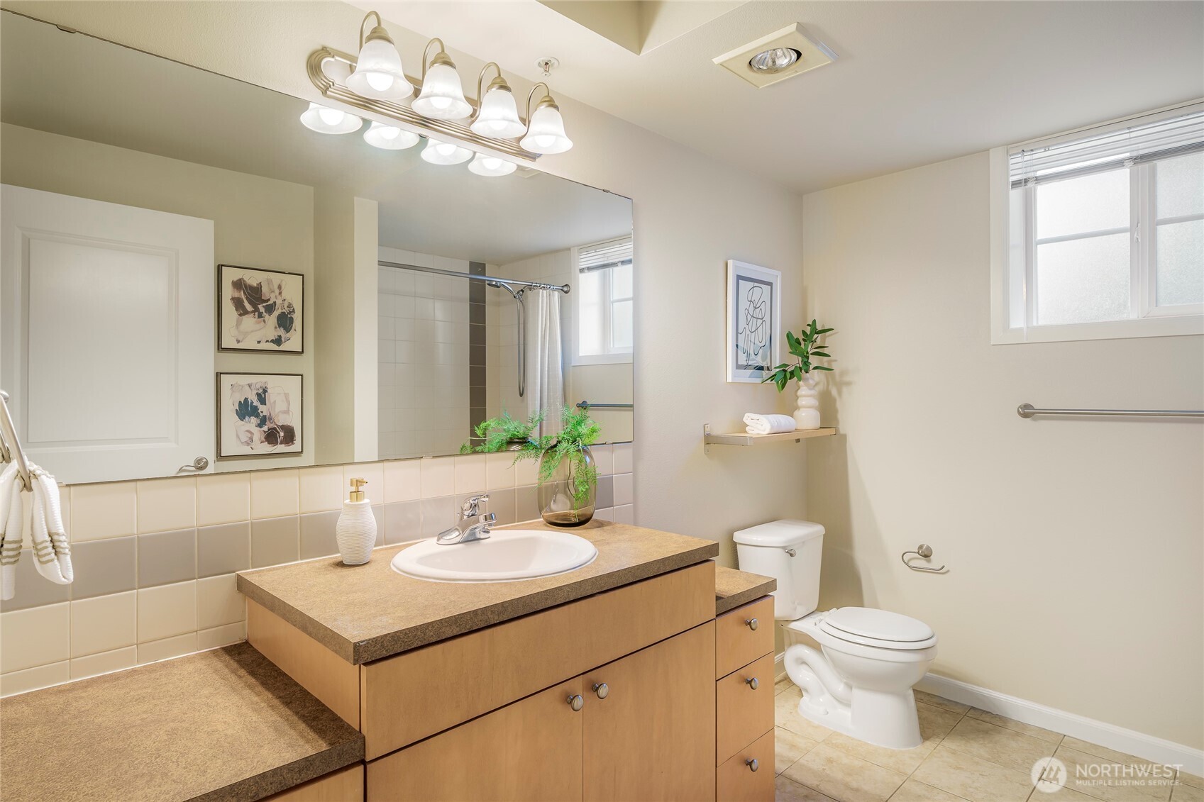 124 Bellevue Avenue E #206, Seattle, WA 98102