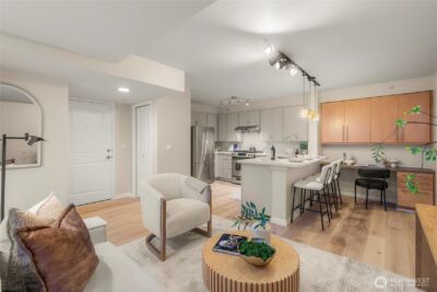 124 Bellevue Avenue E #206, Seattle, WA 98102 - Photo 2