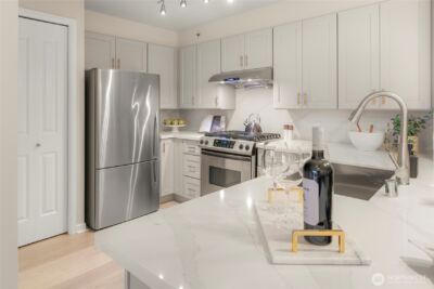 124 Bellevue Avenue E #206, Seattle, WA 98102 - Photo 3